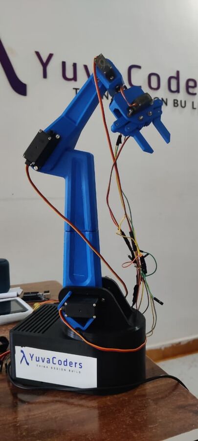 Robot arm built by YuvaCoders' founder