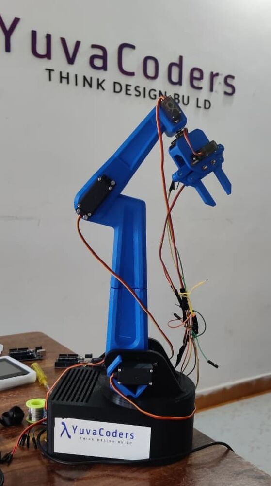 Robot arm built by Arif Tumbagi